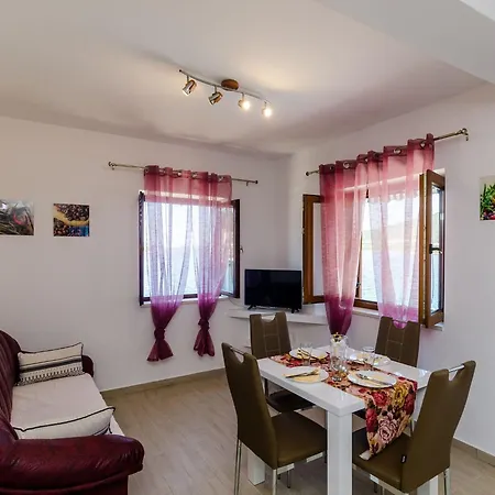 Apartman Melany - One Bedroom With Shared Terrace And Sea View